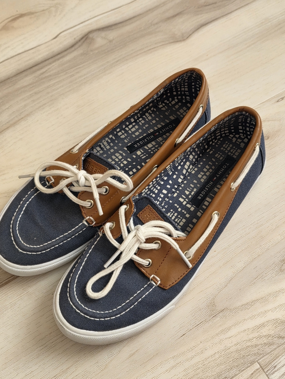 Tommy Hilfiger Women's Oimate Denim & Leather Boat Shoes 8.5
